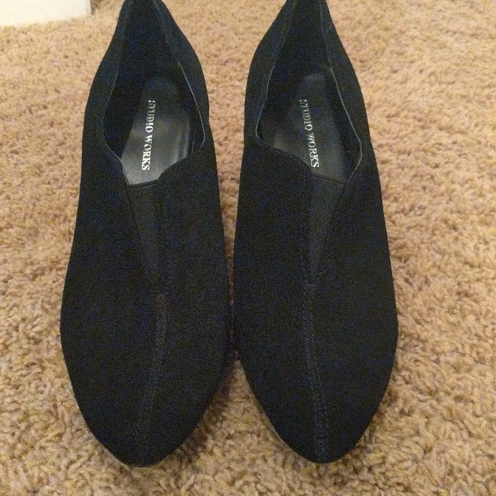 Studio works, Black Suede Pumps